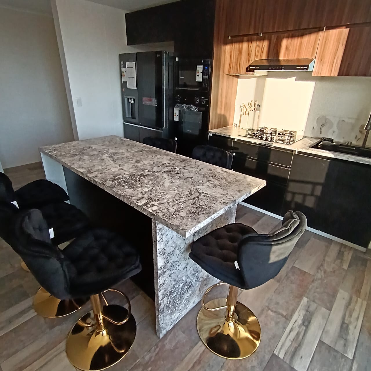 Cocina fabricada a medida por DC Mobles